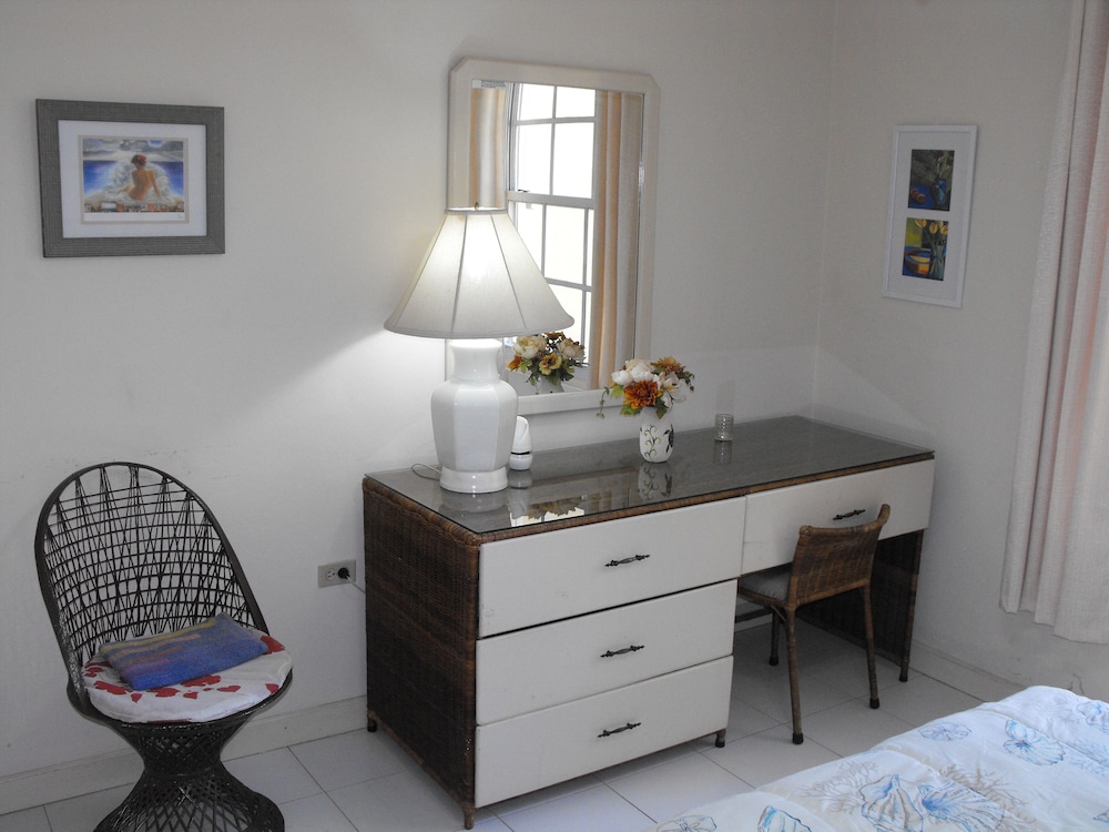 Comfort Apartment, 2 Bedrooms, Balcony, Partial Ocean View photo 3