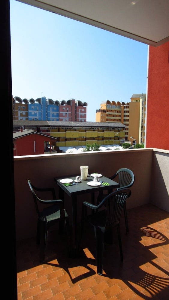 Studio, Multiple Bedrooms, Balcony, City View photo 1