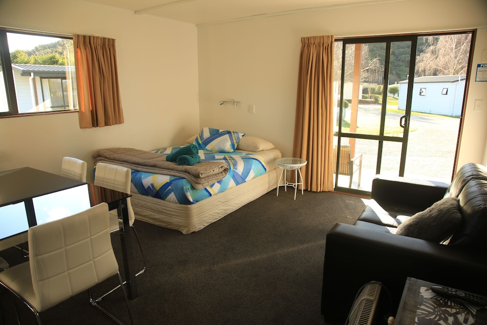 Family Suite, 1 Bedroom, Non Smoking, Kitchen (Self contained family unit - 4 people) photo 3