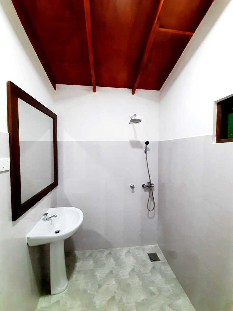 Basic Double Room photo 2
