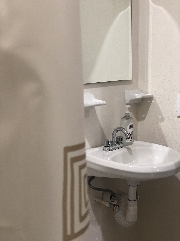 Economy Double Room, 2 Double Beds, Non Smoking photo 3