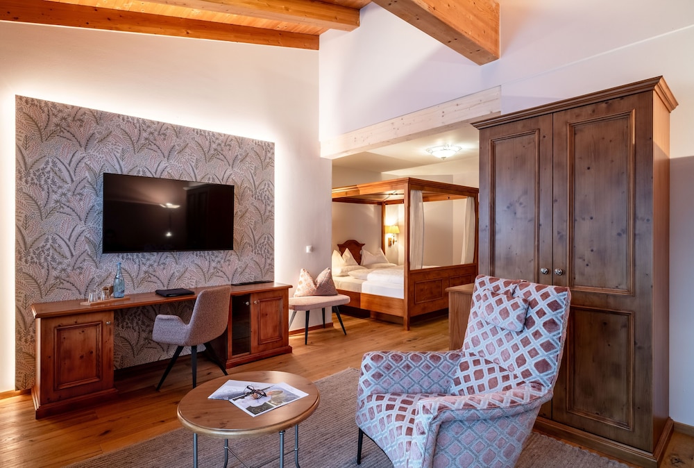 Junior Suite, Balcony, Mountain View