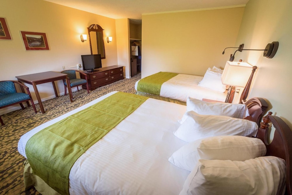 Standard Room, 2 Queen Beds - Photo 5