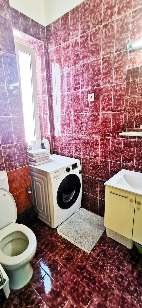 Room, 2 Twin Beds, Non Smoking, Shared Bathroom - Photo 8