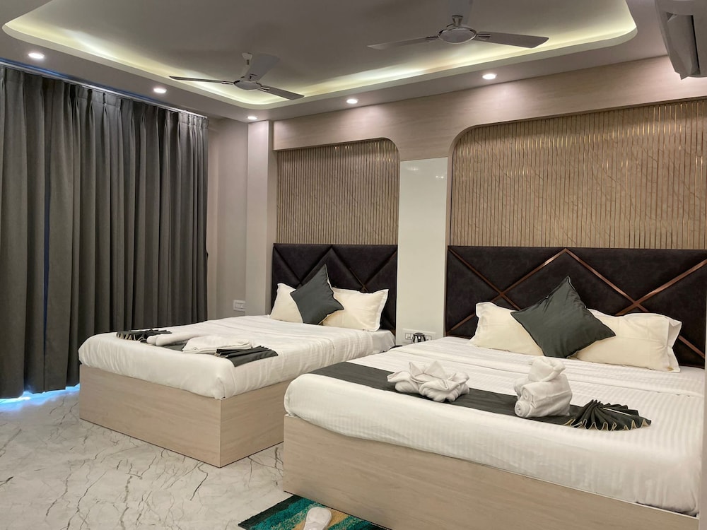 Quadruple Room with Balcony photo 3