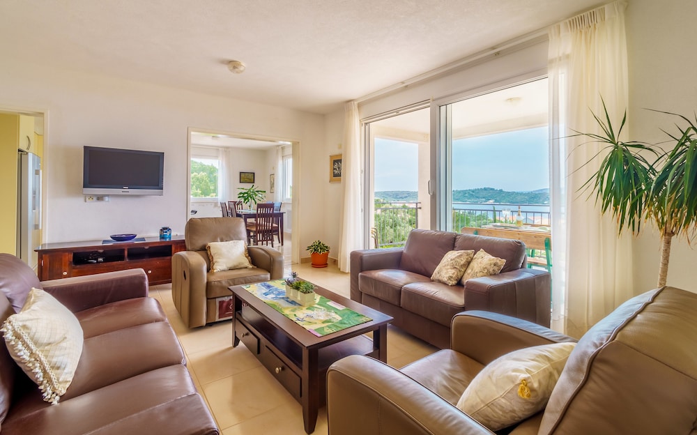 Superior Apartment, 3 Bedrooms, Sea View, Sea Facing