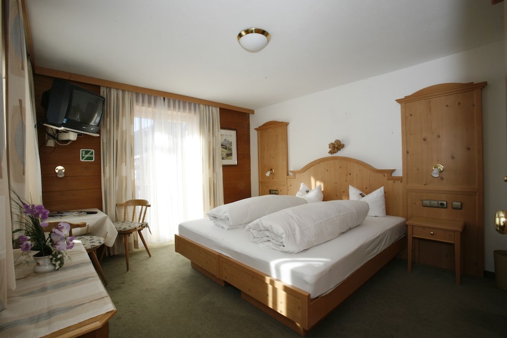 Standard Double Room, Non Smoking, Mountain View