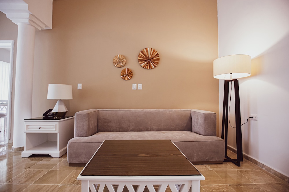 The Level Master Suite Tropical Palms thumbnail 6