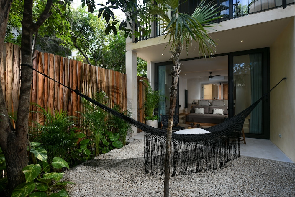 Luxury Suite with King Bed Terrace and Garden - Photo 1