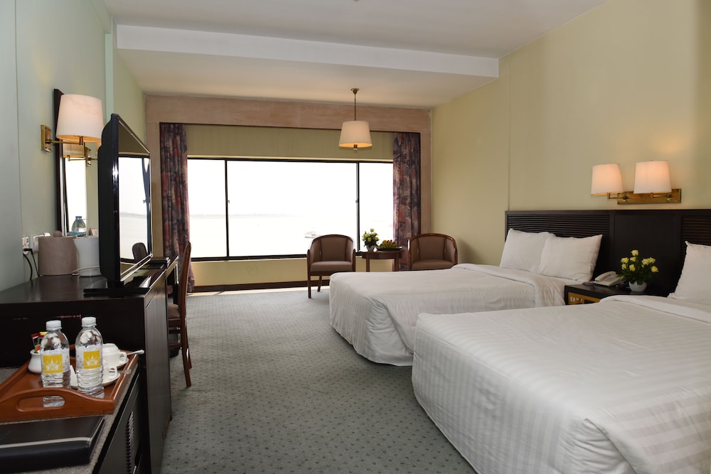 Deluxe City View (Non-Smoking Room) - Photo 8