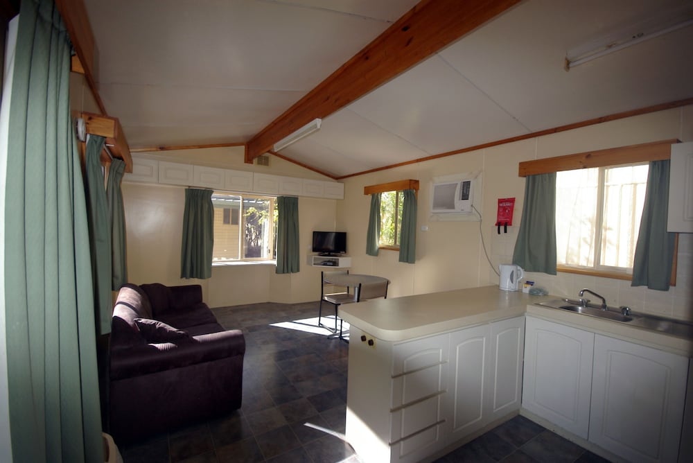 Standard Chalet, 1 Bedroom, Non Smoking, Kitchen photo 1