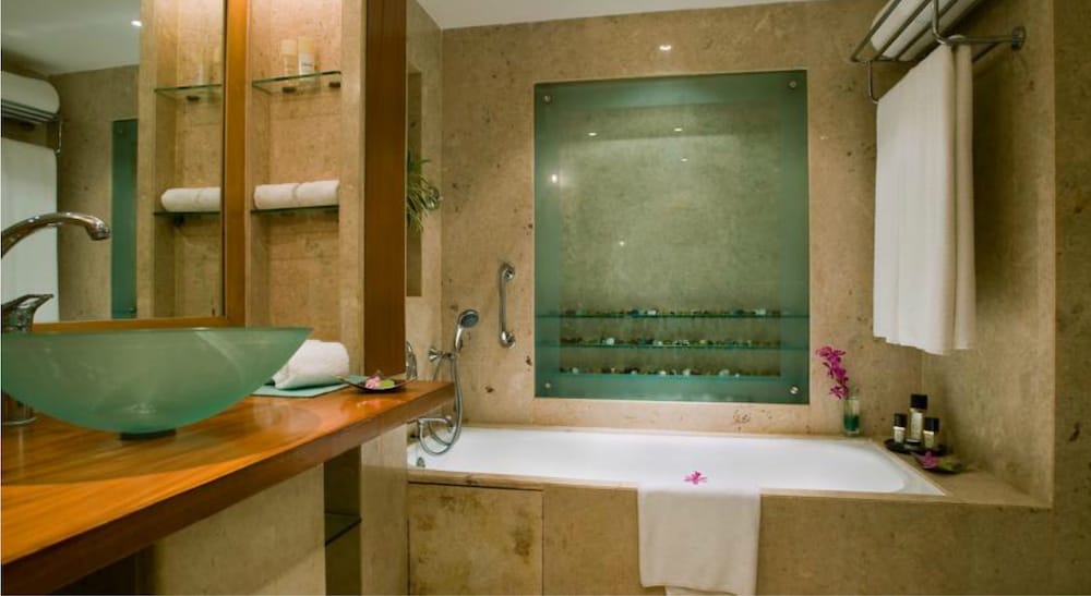 The Lalit Executive Club King Room - Photo 9