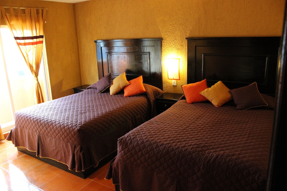 Traditional Quadruple Room, 1 Queen Bed, Non Smoking