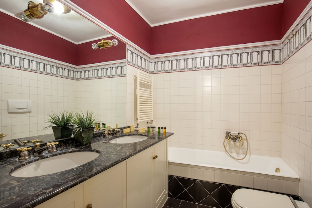 Ambassador Apartament (Via Mario De' Fiori 59/A)