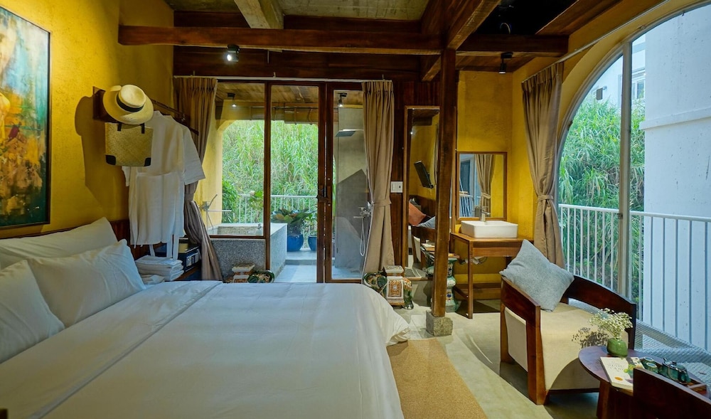 Superior Double Room, Balcony, Courtyard View