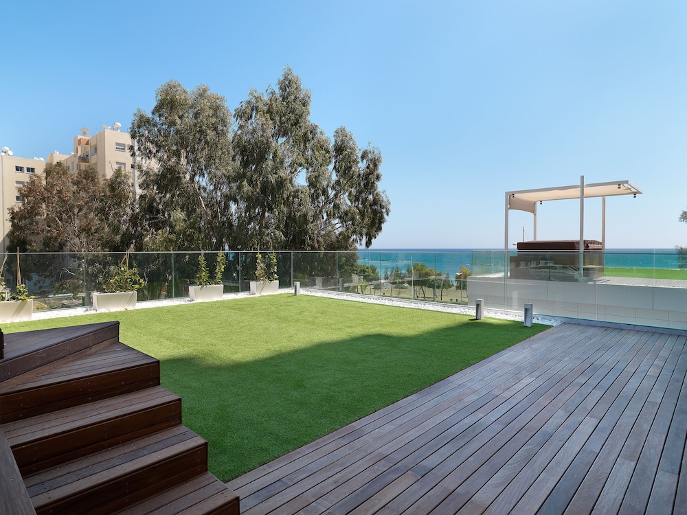 Deluxe Apartment, 2 Bedrooms, Jetted Tub, Garden View photo 2