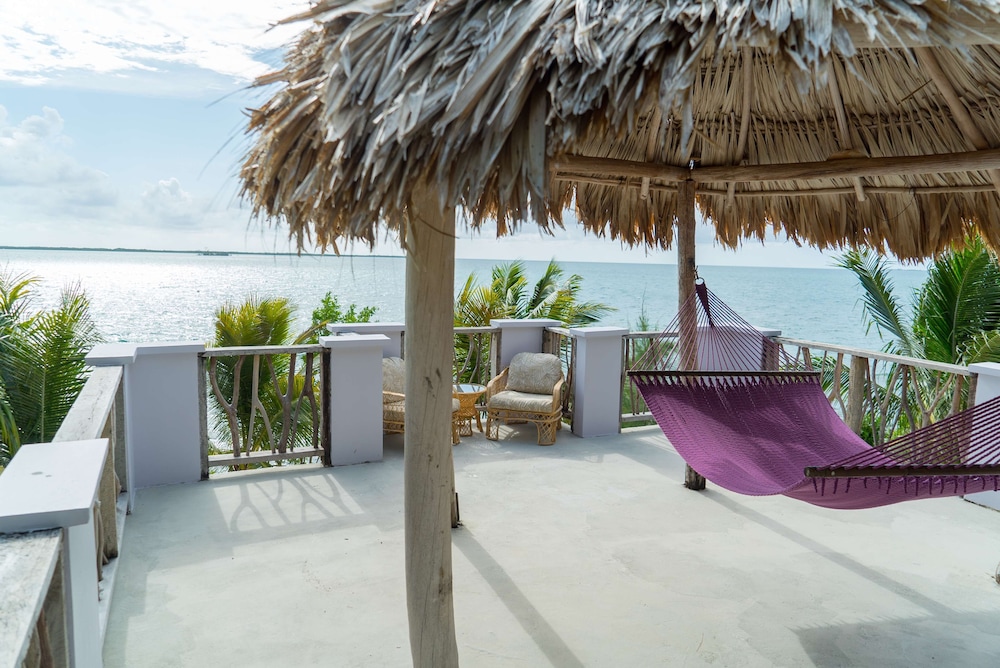 Premier Oceanfront Cabana photo 2