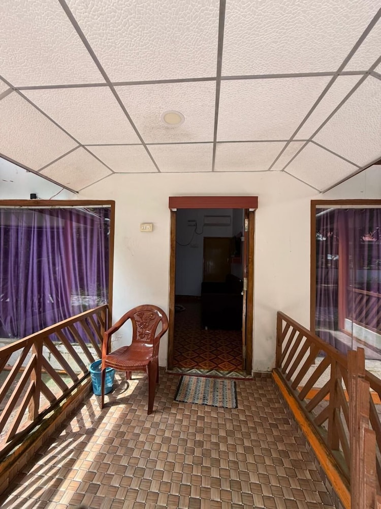 Deluxe Room - Photo 5