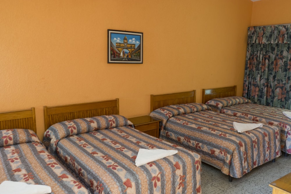 Standard Room (4 Double Beds) photo 1