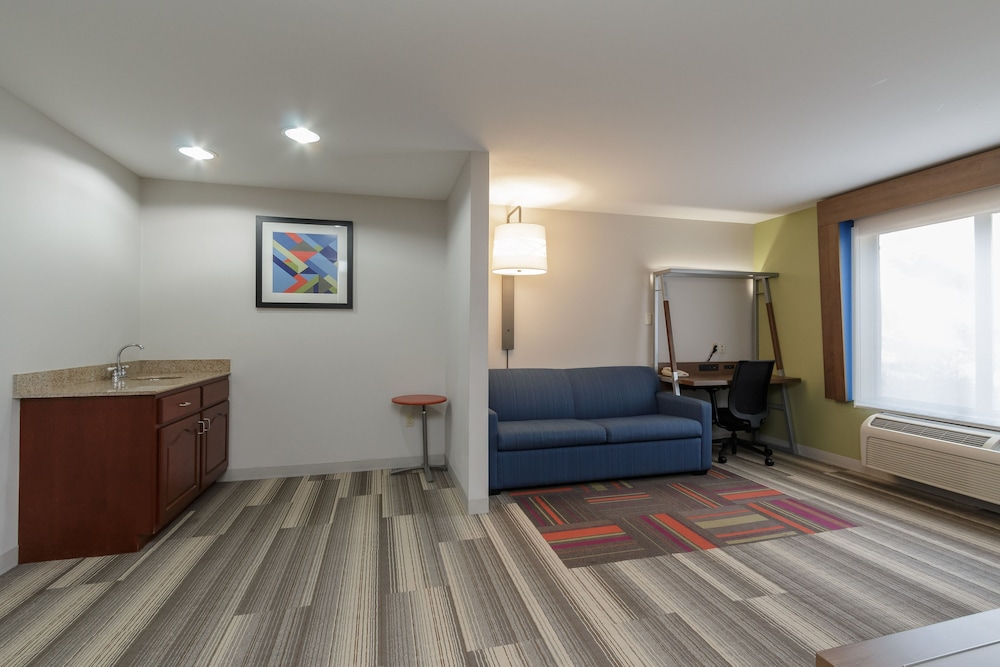 Suite, 2 Queen Beds - Photo 1