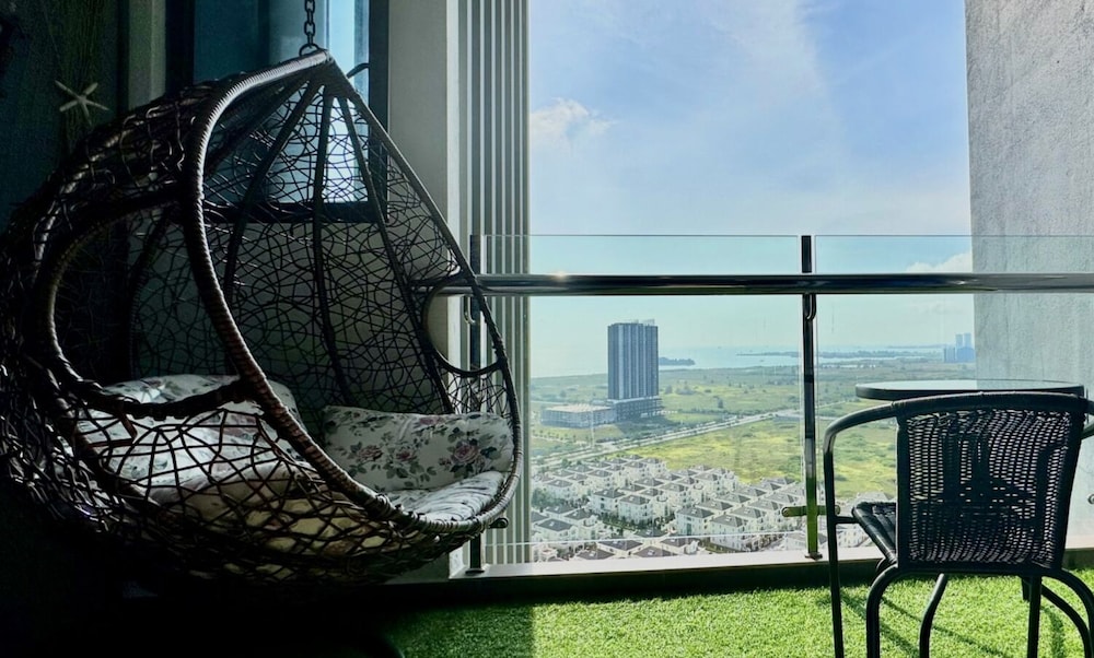 Premier Apartment, 3 Bedrooms, Balcony, Sea View photo 2