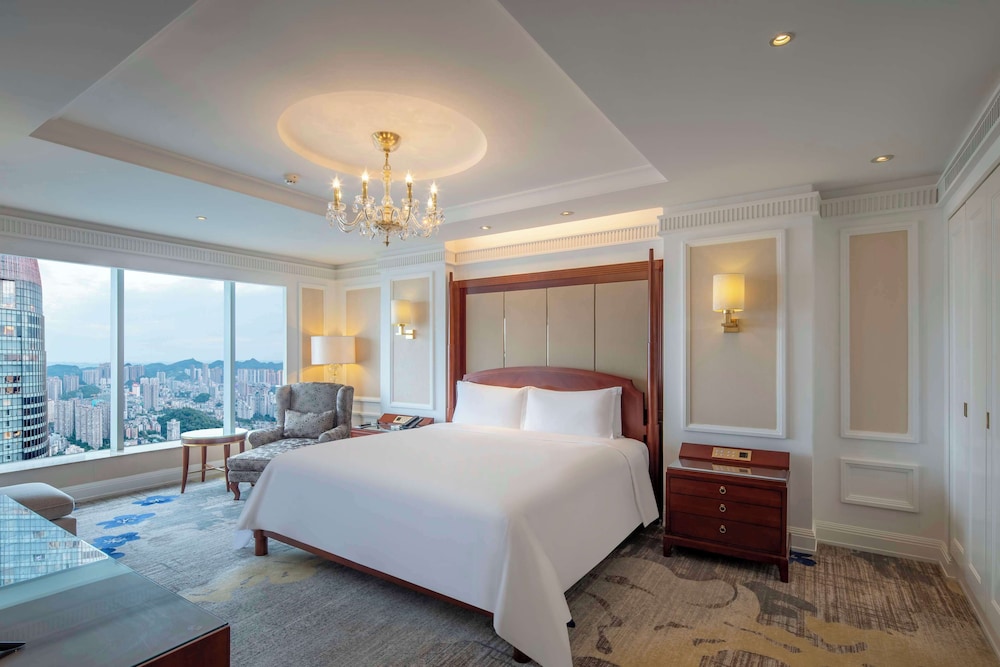 Suite, 1 King Bed, City View photo 1