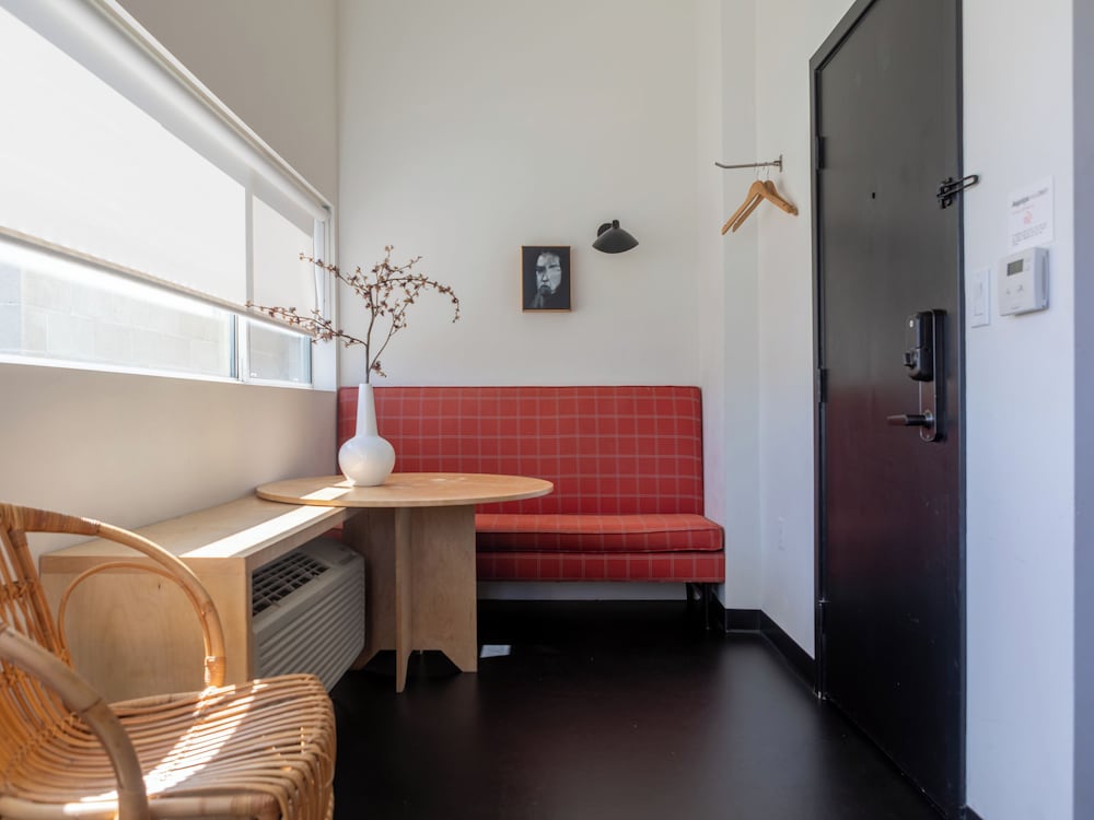 Signature Studio, City View - Photo 11
