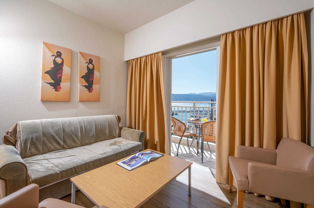 Suite, Sea View