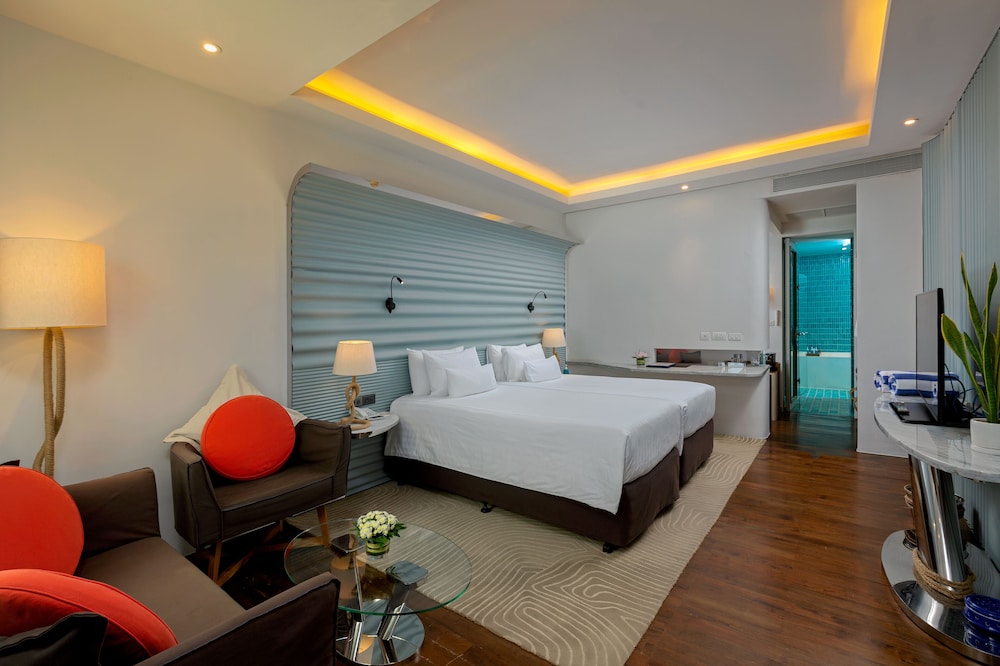 Ocean Suite - Photo 2