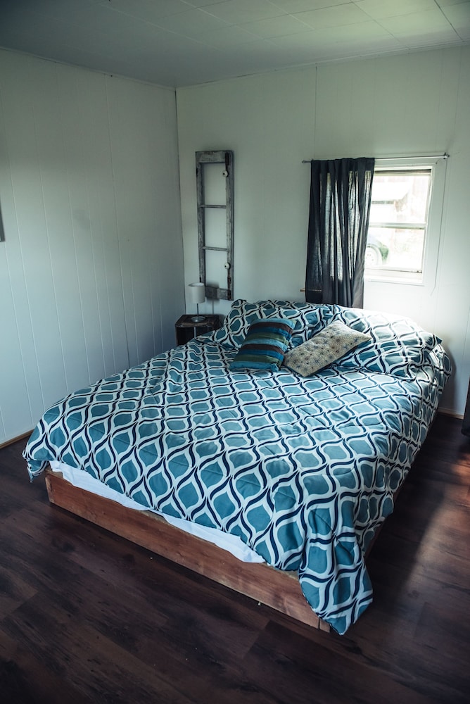 Standard Room, 1 Queen Bed photo 2