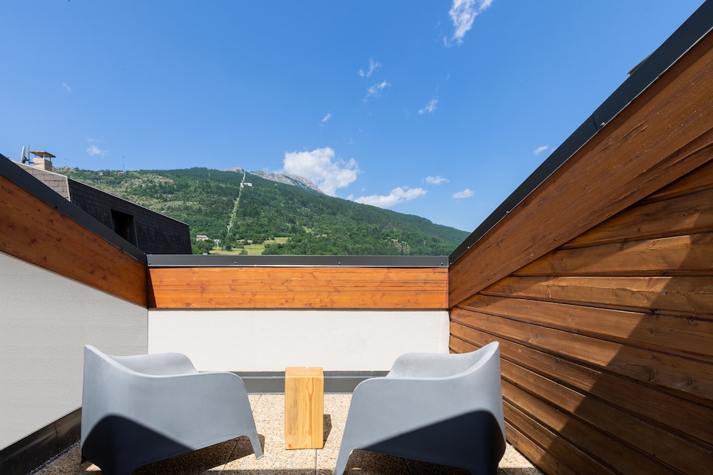 Junior Suite, Resort View - Photo 17