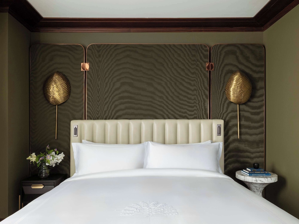 Suite, 1 King Bed (Emerald)