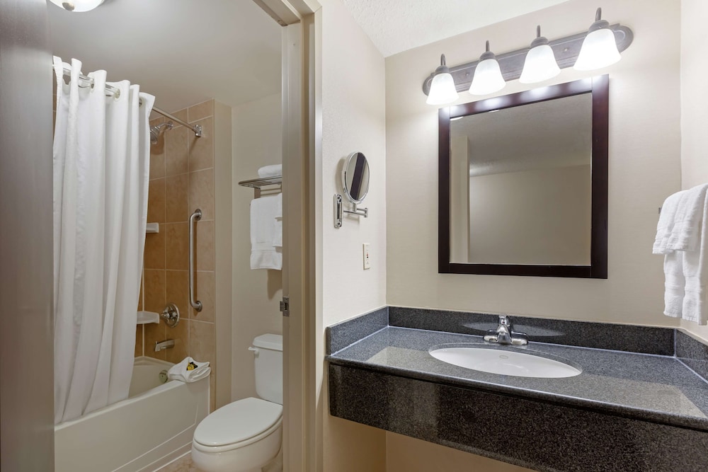 Suite, 2 Queen Beds, Non Smoking, Refrigerator & Microwave (Third bed is a Sofabed) - Photo 4