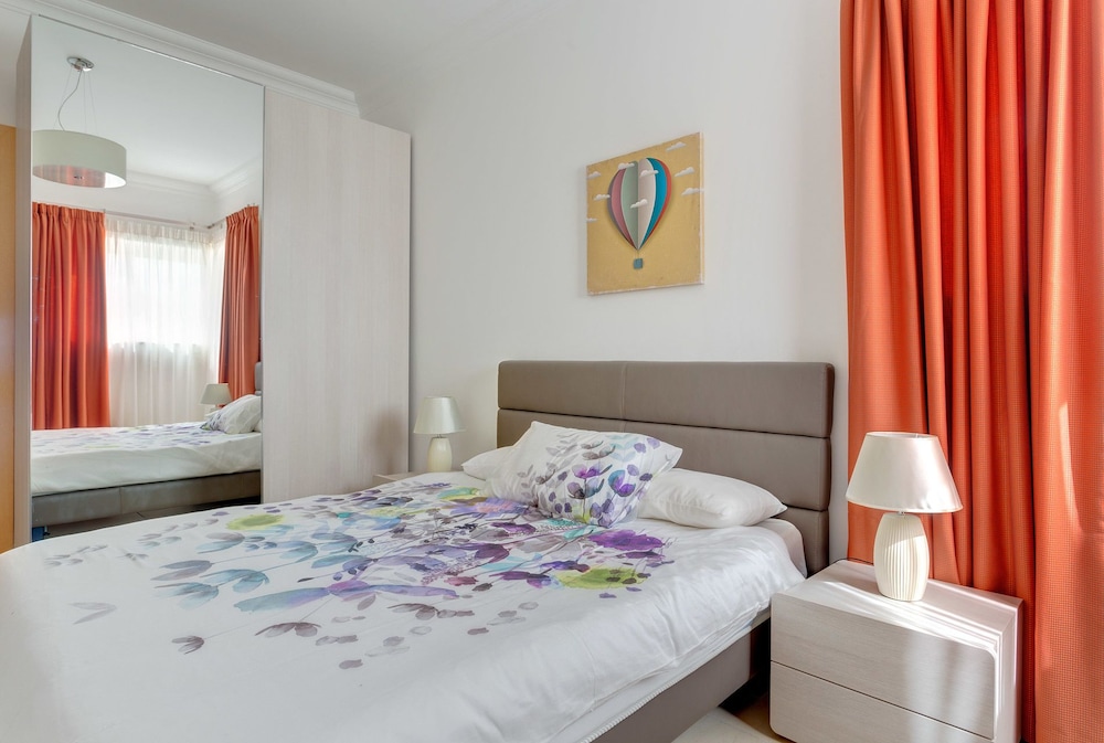 Apartment (3 Bedrooms)