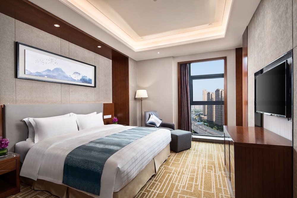 Business Suite, 1 King Bed, Non Smoking photo 1