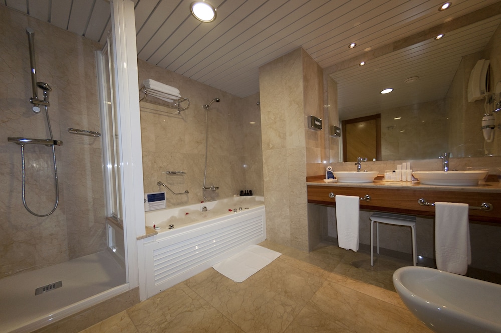 Premium Suite, Hot Tub, Garden View - Photo 8