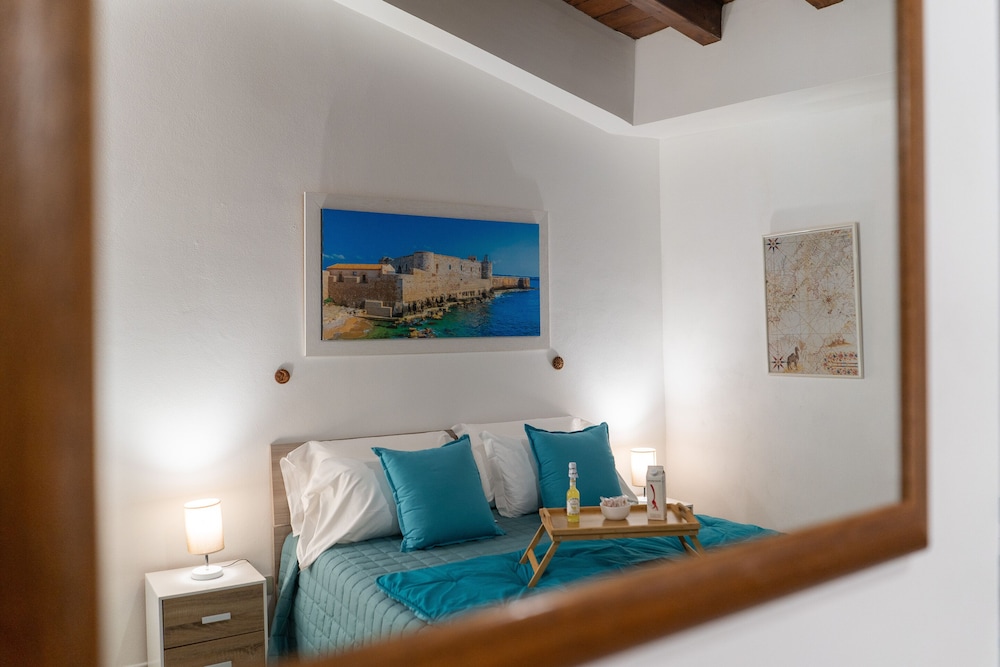 Romantic Triple Room, Ensuite photo 2