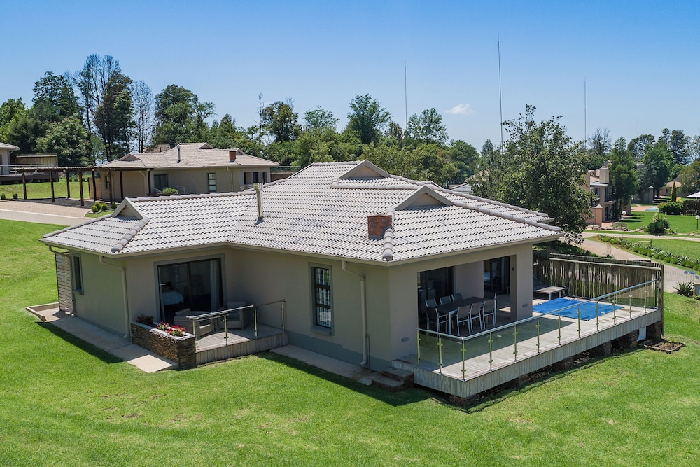 Two Bedroom Villa with Patio photo 1