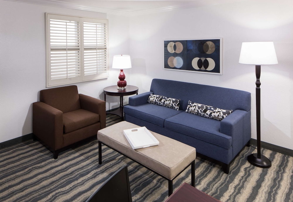 Premium Suite, 2 Double Beds, Non Smoking - Photo 4