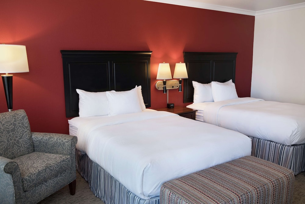 Room, 2 Double Beds, Non Smoking - Photo 4