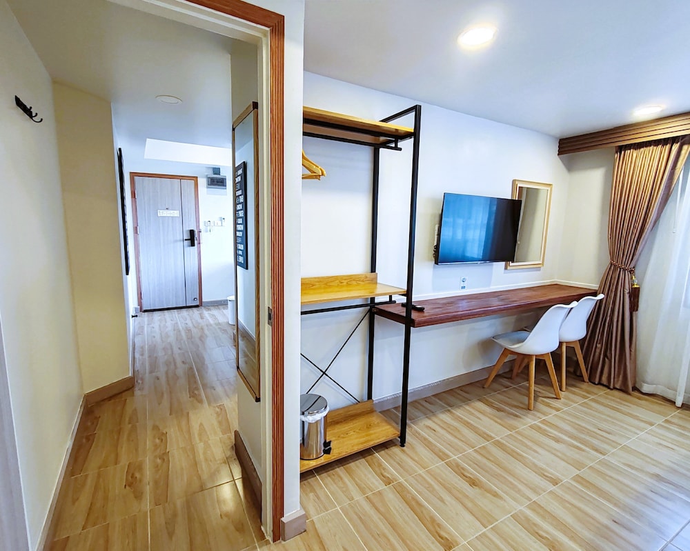 Deluxe Double Room, Balcony, City View