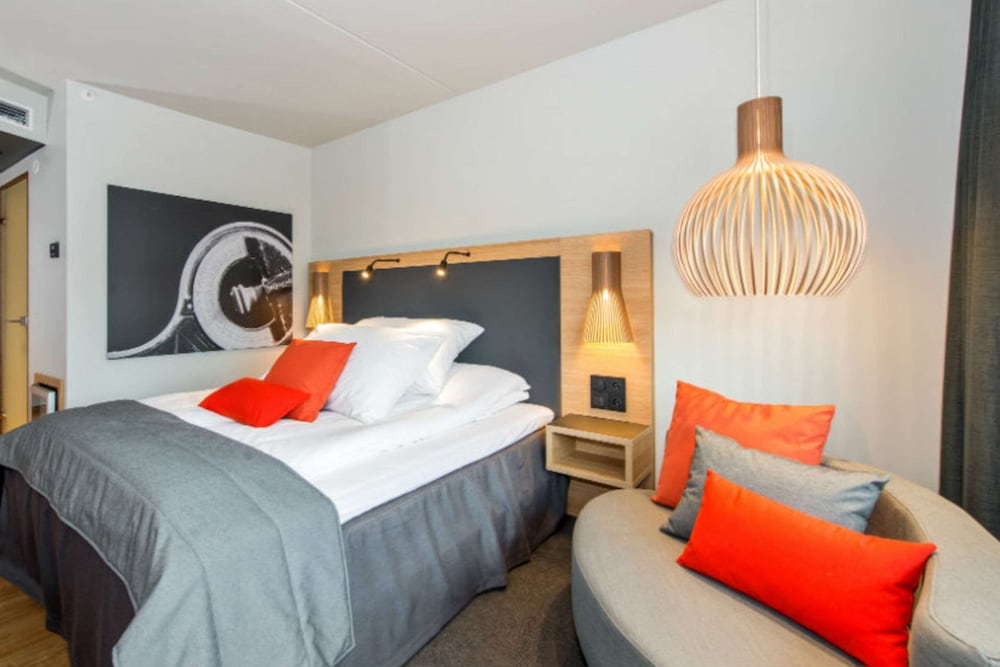 Superior Room, 1 Queen Bed thumbnail 5