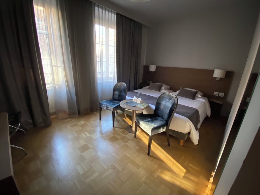 Classic Twin Room, 2 Twin Beds, Air conditioning (Shower) - Photo 2