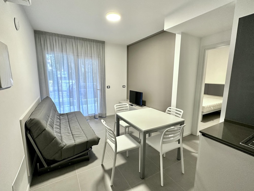 Apartment, Smoking