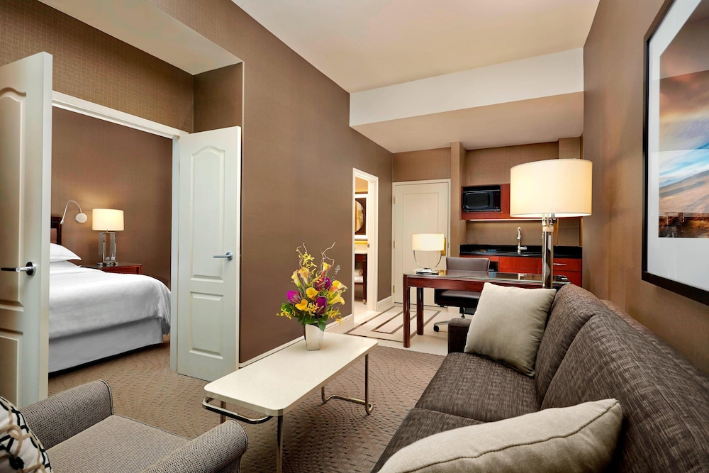 Executive Suite, 1 Bedroom - Photo 2