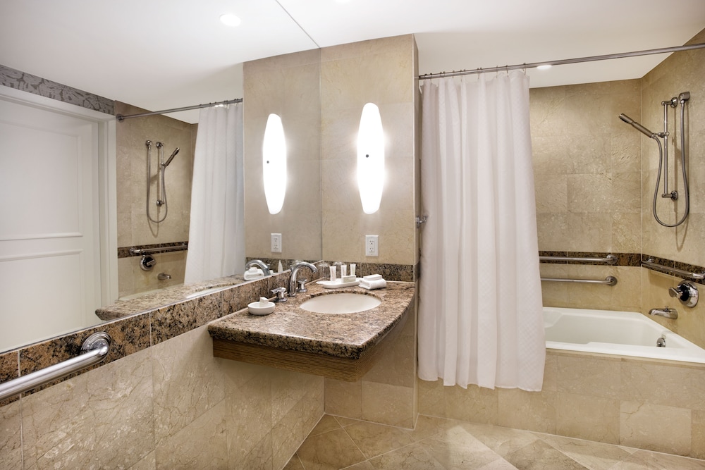Superior Room, 1 King Bed, Accessible, Bathtub (Mobility & Hearing) - Photo 3