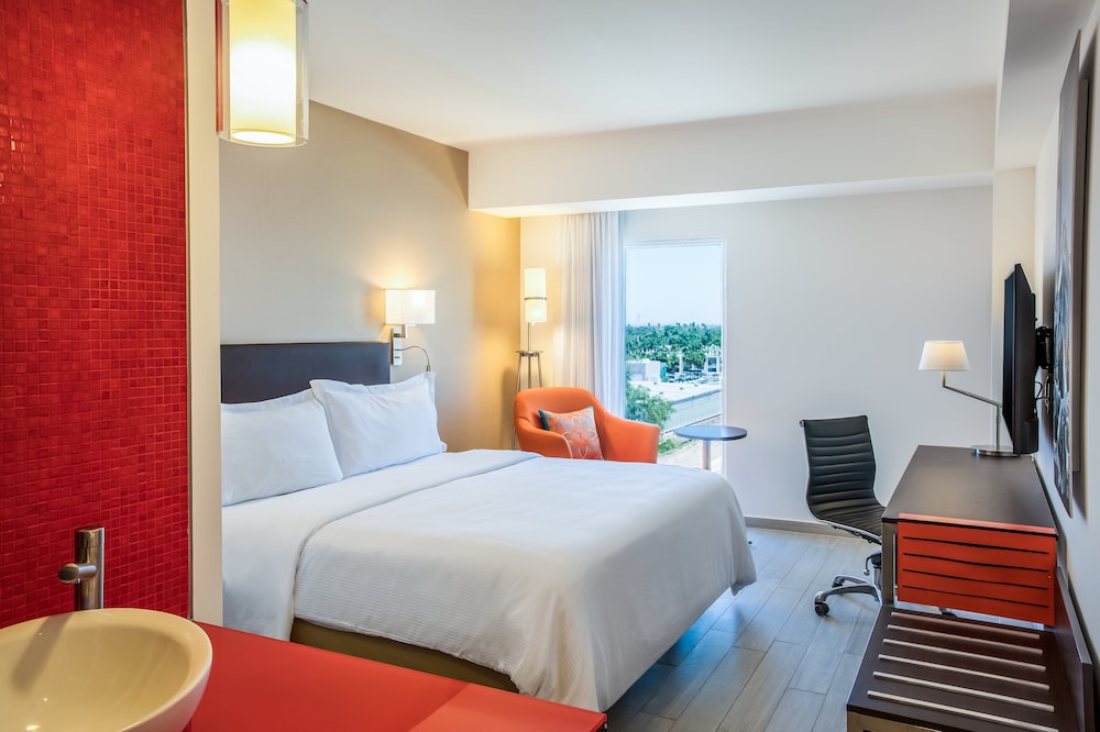 Superior Room, 1 King Bed photo 3