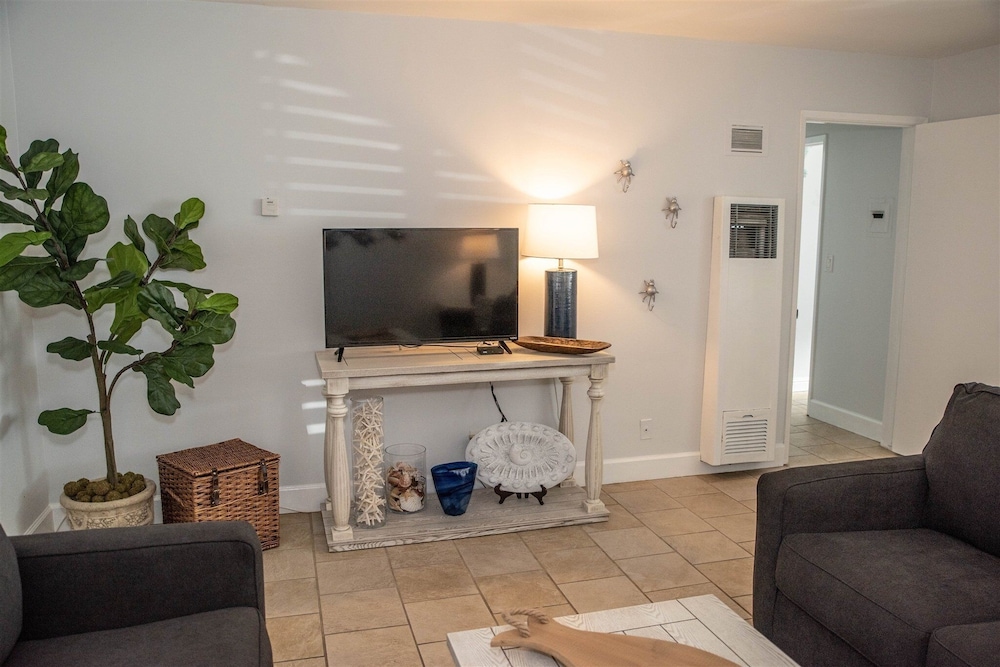 Condo, 2 Bedrooms photo 1