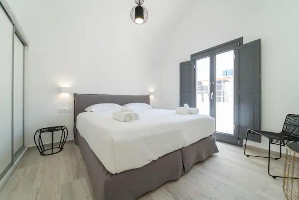 Central Apartment With Terrace & Jacuzzi