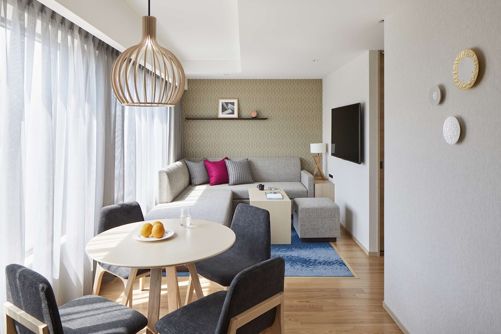 Suite, Multiple Beds, Kitchen - Photo 1